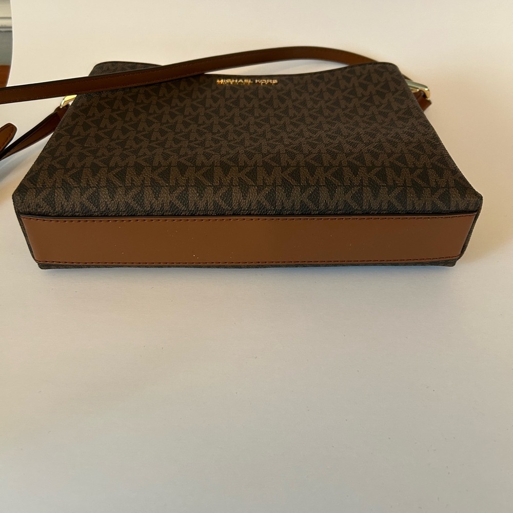 SOLD !!!!Michael Kors Trisha Medium Triple Compartment Crossbody Bag - Picture 8 of 14